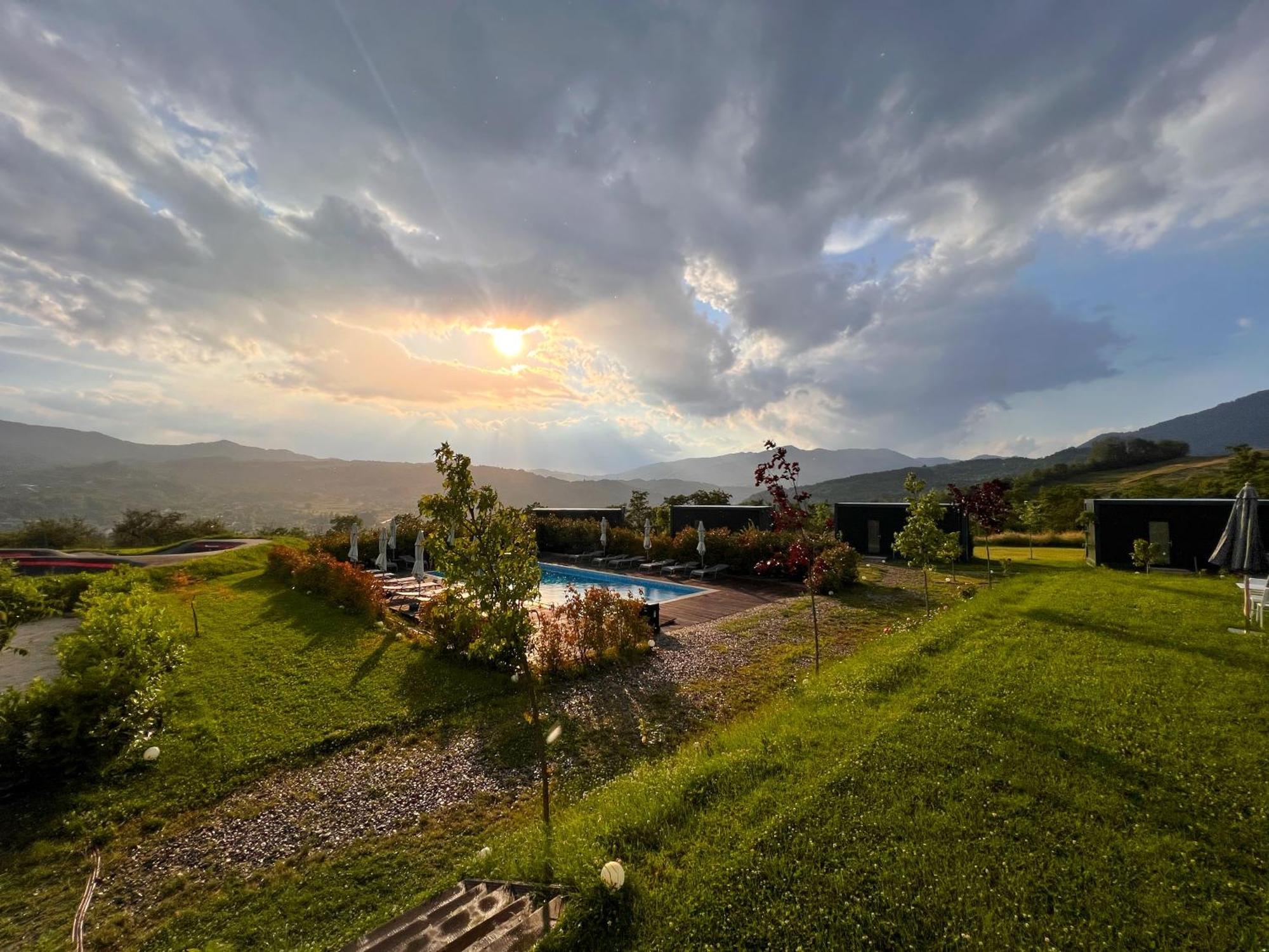 Flandra Glamping Hotel Corbeni Eksteriør billede