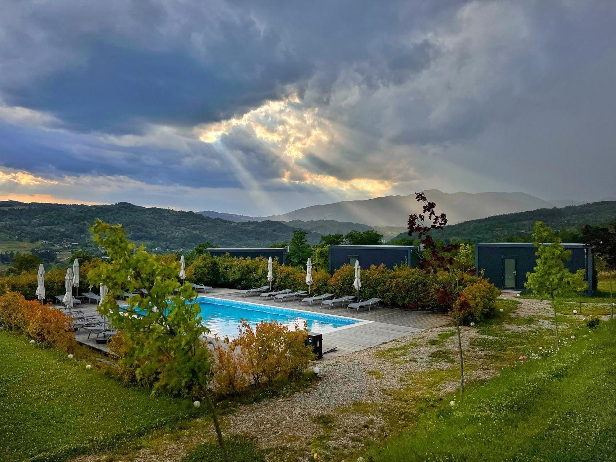 Flandra Glamping Hotel Corbeni Eksteriør billede