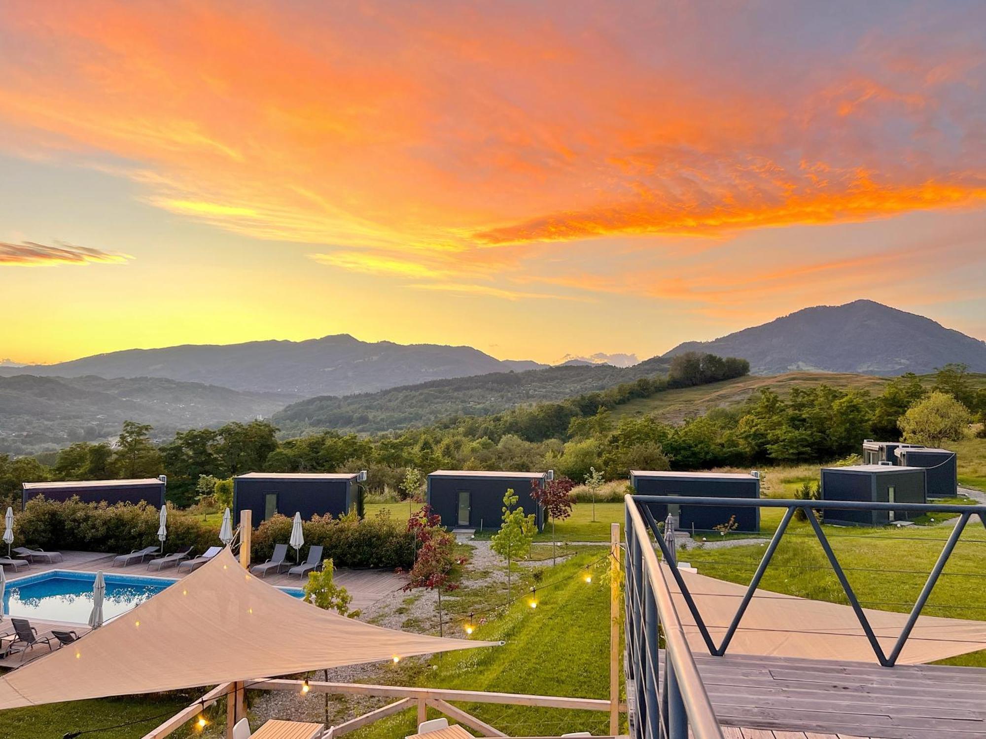 Flandra Glamping Hotel Corbeni Eksteriør billede